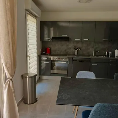 Newly Renovated With Pool And Terrace