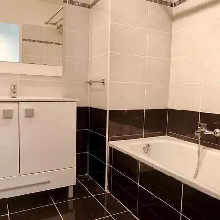 شقة Newly Renovated With Pool And Terrace Fréjus